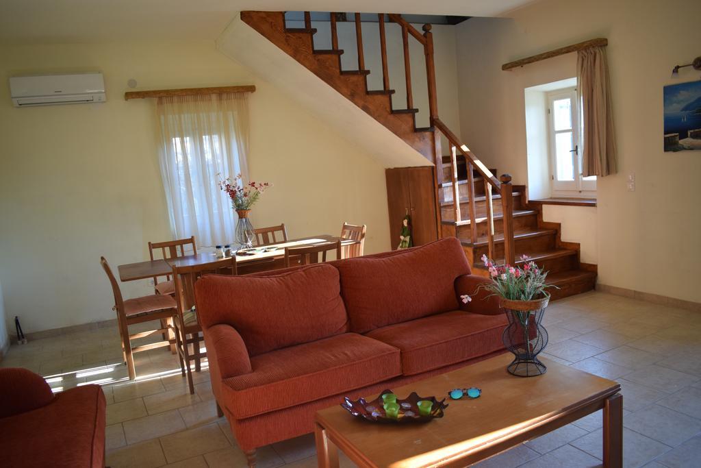 Olive Villas Anapaftíria エクステリア 写真